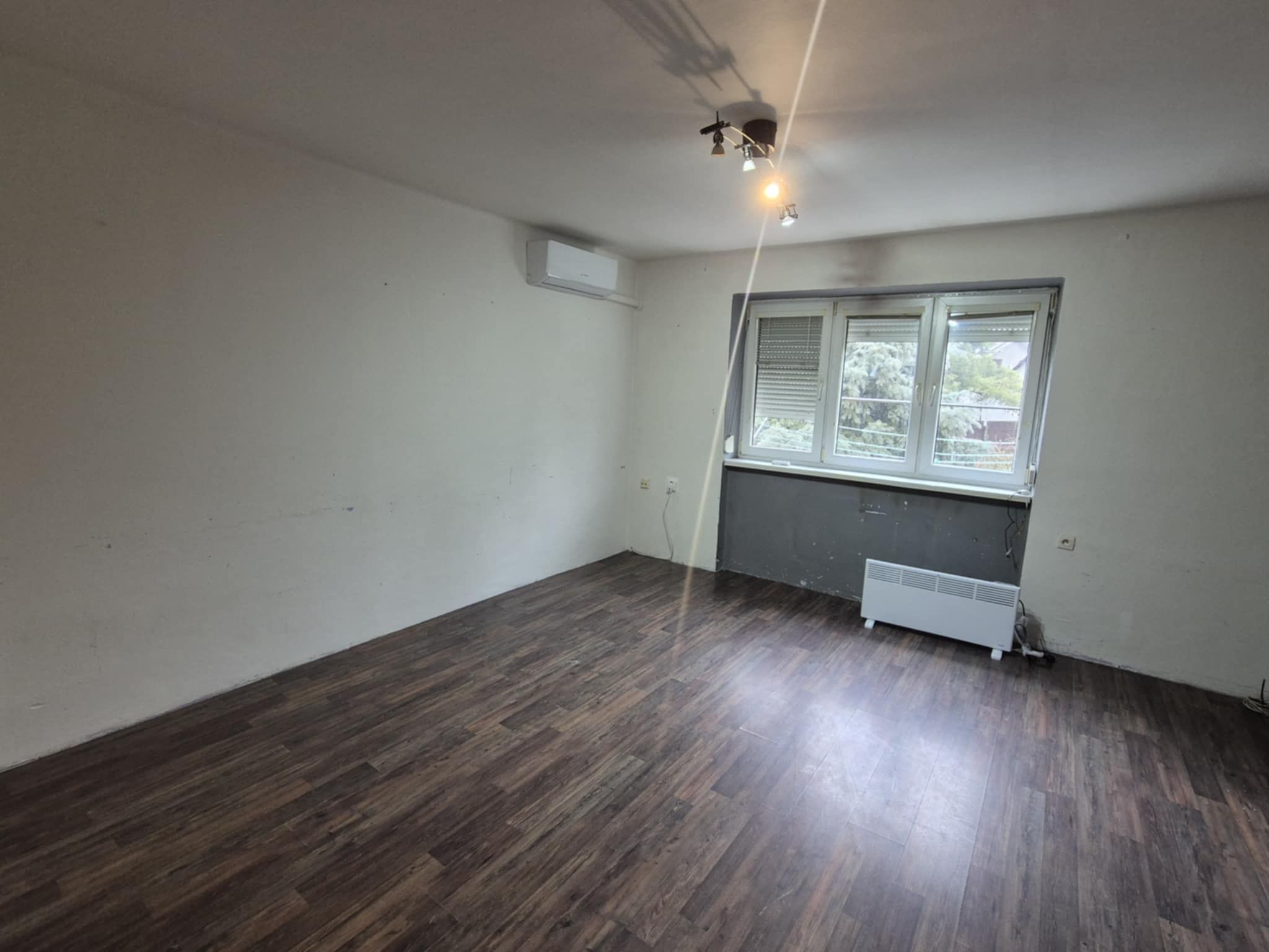PREDAJ - 2 izbový tehlový byt prerobený na 3 izbový byt s vlastným kúrením v Komárne – fotografia 8
