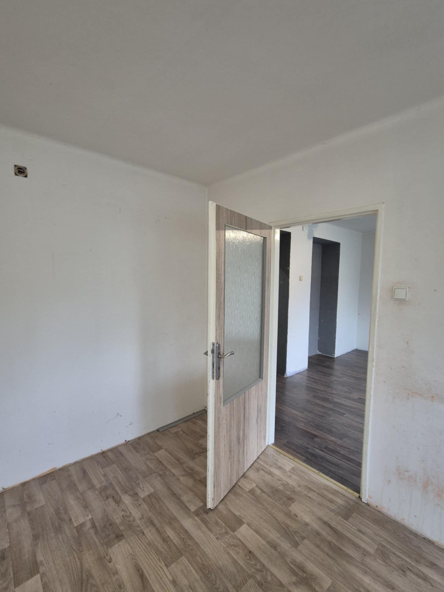 PREDAJ - 2 izbový tehlový byt prerobený na 3 izbový byt s vlastným kúrením v Komárne – fotografia 9