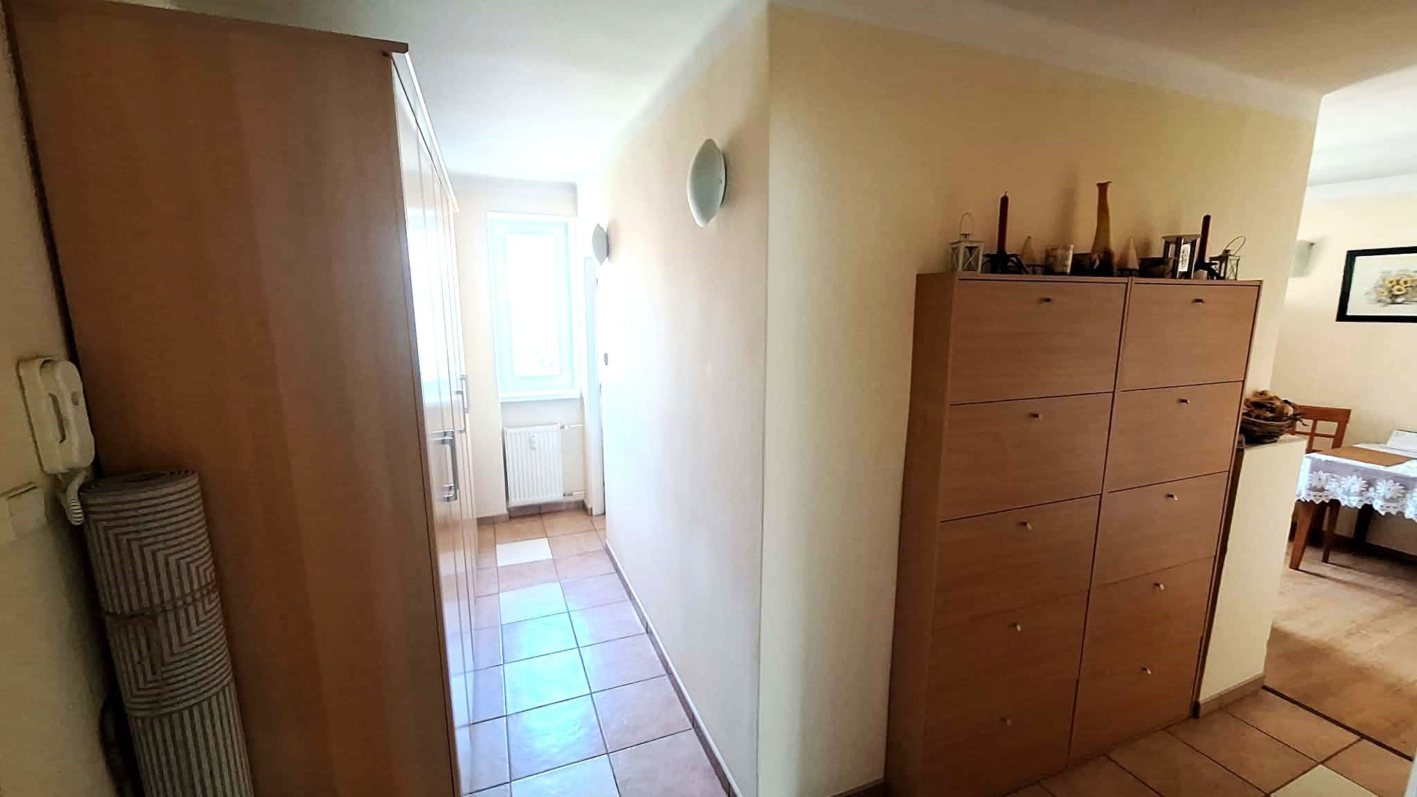 EXKLUZÍVNY PREDAJ - Kompletne prerobený 2 izbový tehlový byt v Komárne – fotografia 3