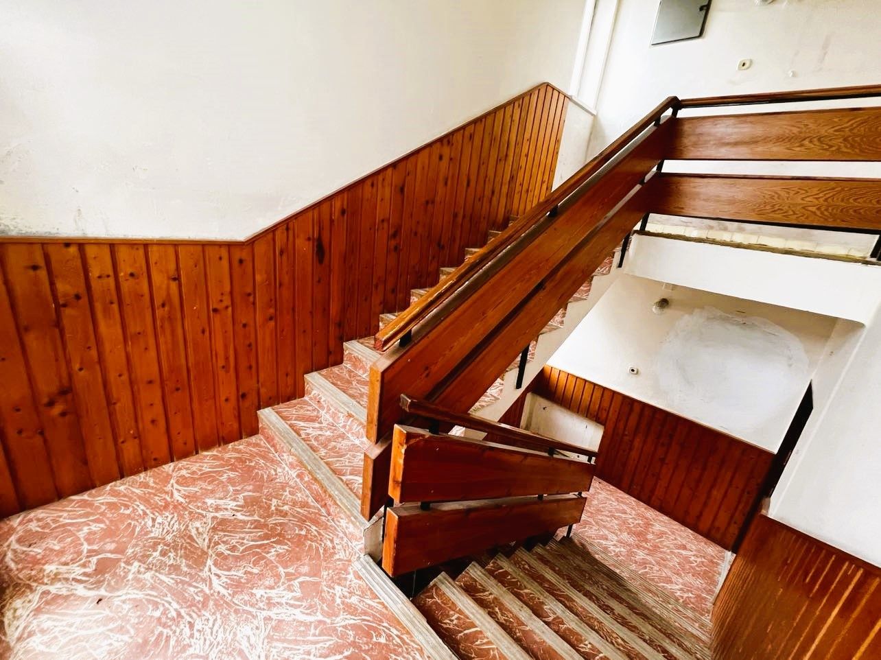PREDAJ - 6 izbový poschodový dvojgeneračný tehlový rodinný dom v BENE, Komárno – fotografia 4