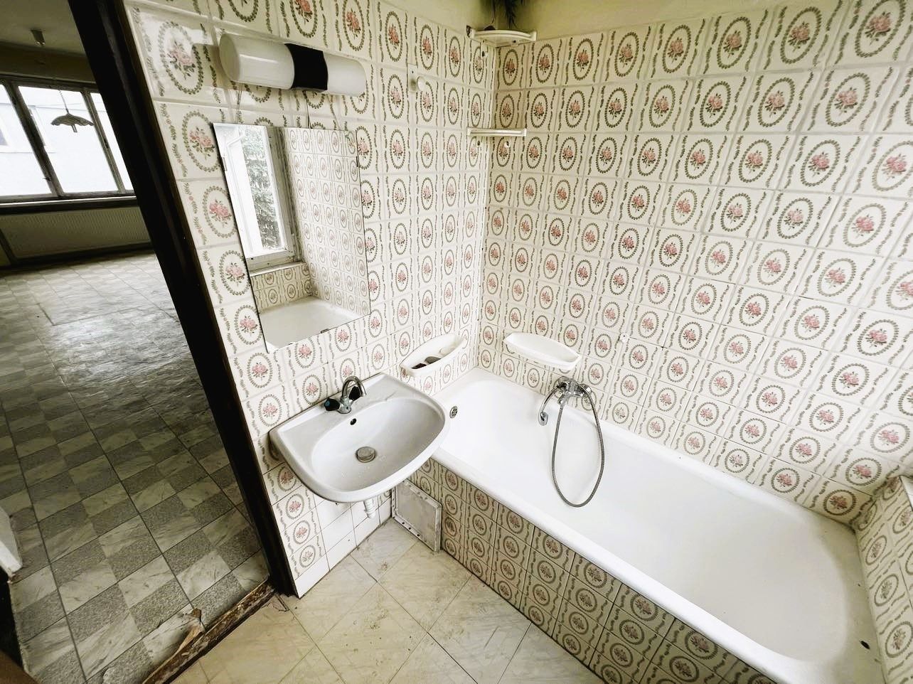 PREDAJ - 6 izbový poschodový dvojgeneračný tehlový rodinný dom v BENE, Komárno – fotografia 6