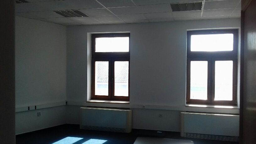 Ponúkame na prenájom 8 kancelárskych priestorov rozlohou od 12,7 m2  do 94 m2 – fotografia 1