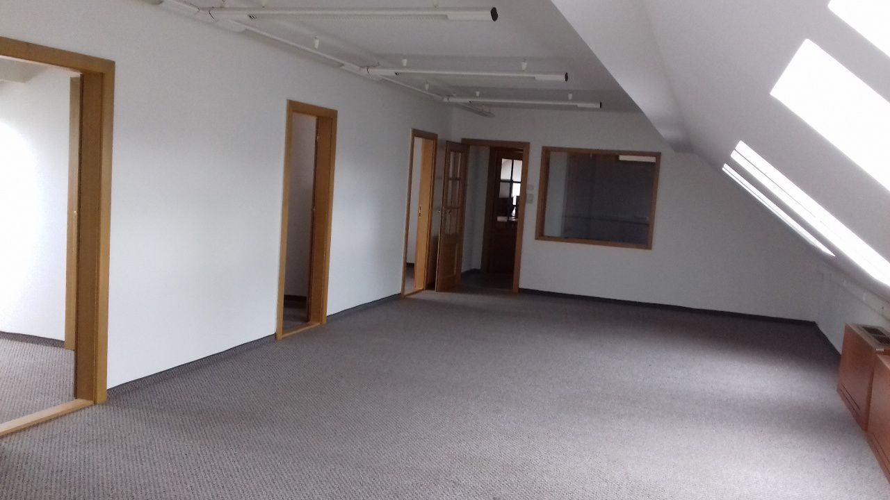 Ponúkame na prenájom 8 kancelárskych priestorov rozlohou od 12,7 m2  do 94 m2 – fotografia 5