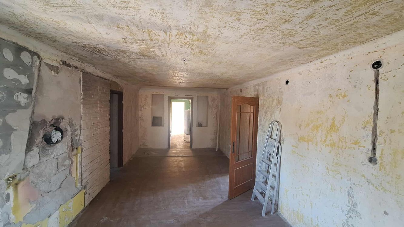 IBA U NÁS! PREDAJ - 4 izbový dom vhodný na rekonštrukciu podľa vlastných predstáv na Alžbetinom ostrove v Komárne – fotografia 2