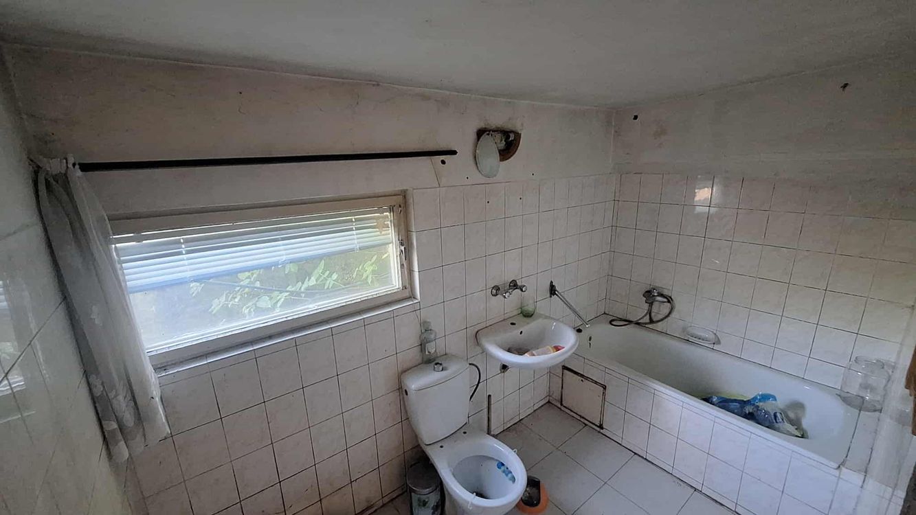 IBA U NÁS! PREDAJ - 4 izbový dom vhodný na rekonštrukciu podľa vlastných predstáv na Alžbetinom ostrove v Komárne – fotografia 7