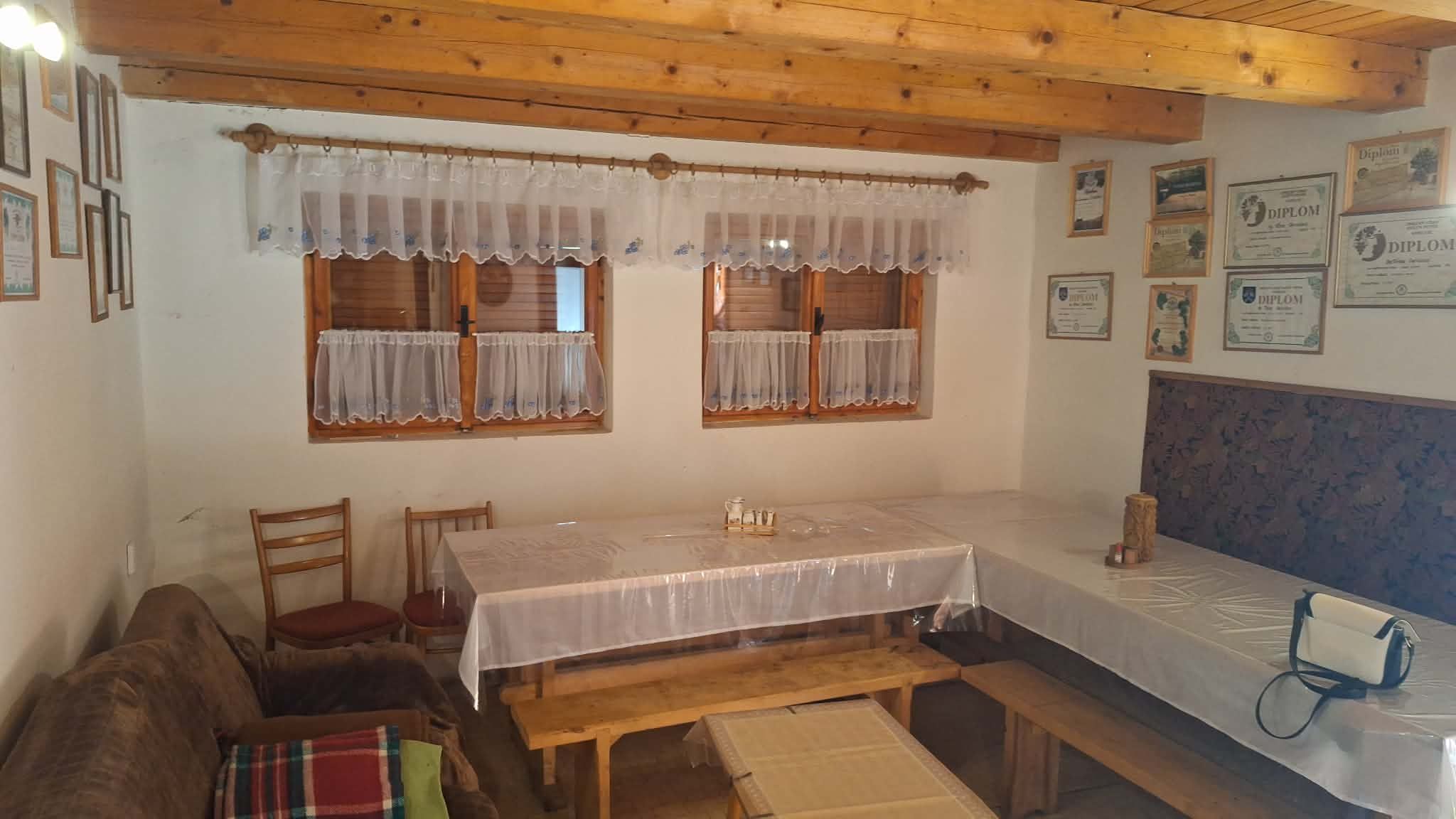 IBA U NÁS! PREDAJ - Murovaný domček s klembovou pivnicou a záhradou v obci Svätý Peter – fotografia 6