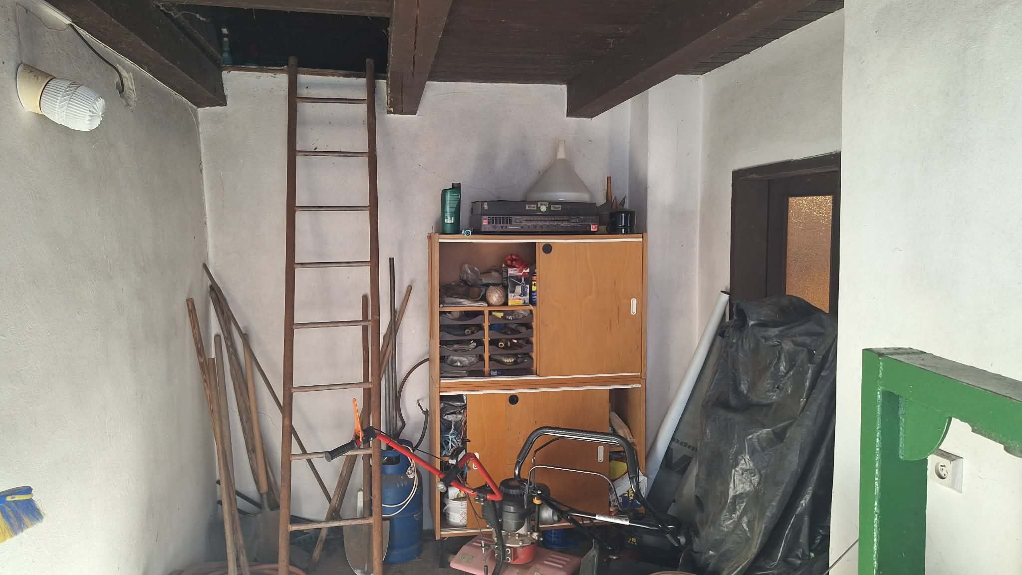 IBA U NÁS! PREDAJ - Murovaný domček s klembovou pivnicou a záhradou v obci Svätý Peter – fotografia 9