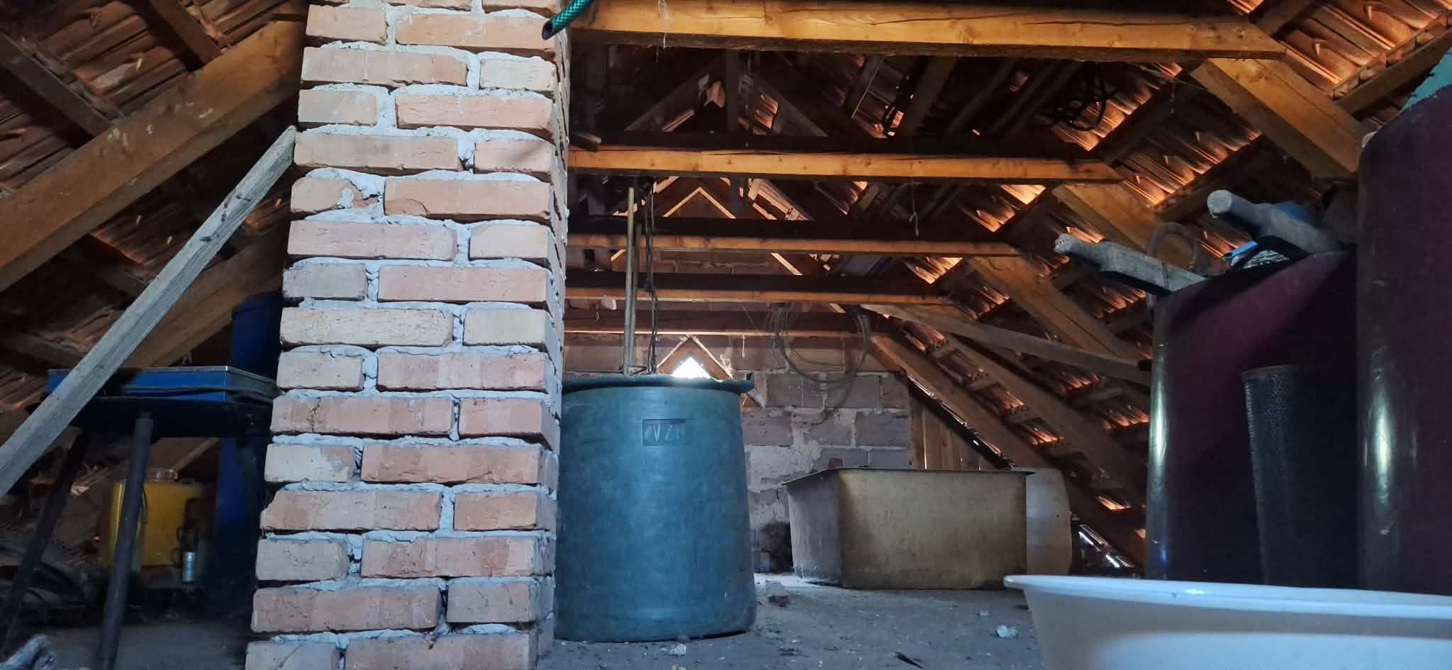 IBA U NÁS! PREDAJ - Murovaný domček s klembovou pivnicou a záhradou v obci Svätý Peter – fotografia 10