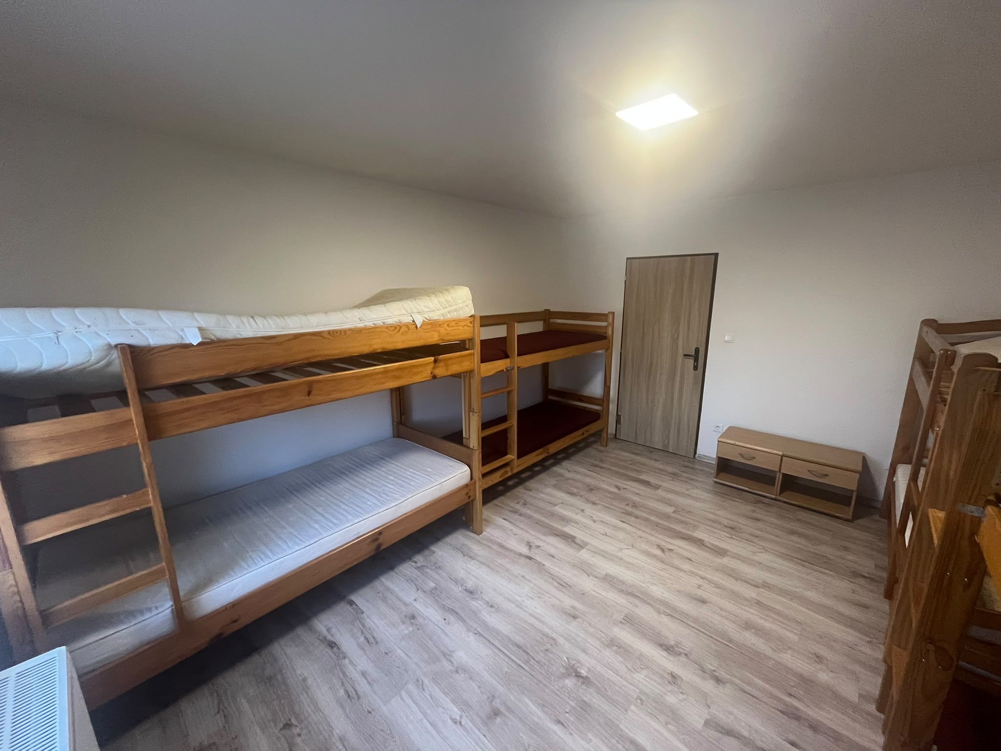 UBYTOVANIE PRE FIRMY A AGENTÚRY – ŠURANY, KOSTOLNÝ SEK – fotografia 4