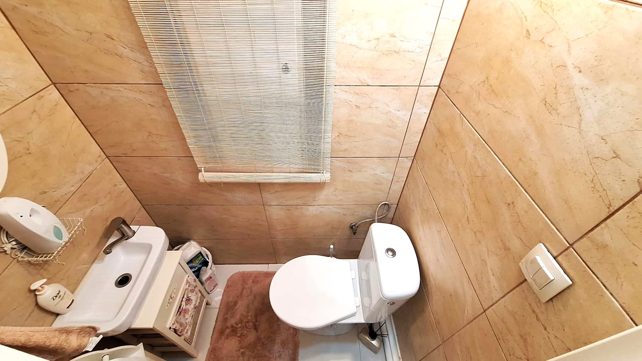 EXKLUZÍVNY PREDAJ - Kompletne prerobený 2 izbový veľký byt s loggiou neďaleko Komárna ZNÍŽENÁ CENA! DOHODA ISTÁ! – fotografia 10