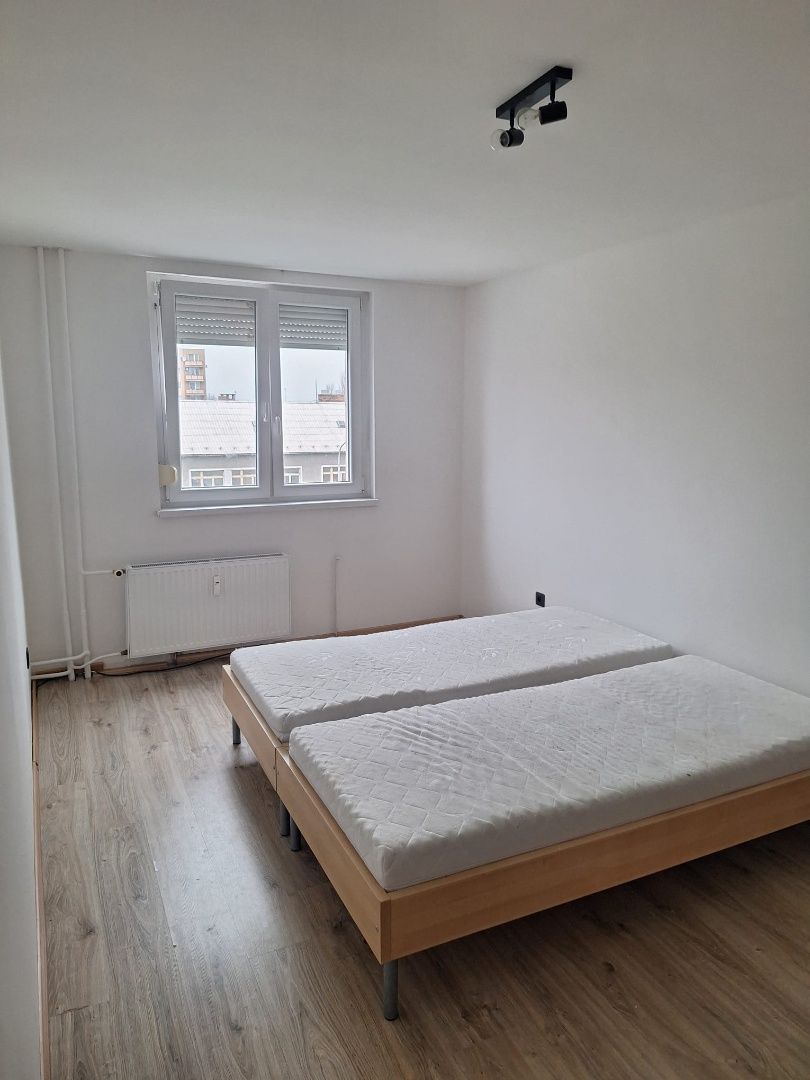 Predaj -  2-izbový byt s balkónom -Nové Zámky, ul. Ľ.Štúra – fotografia 2