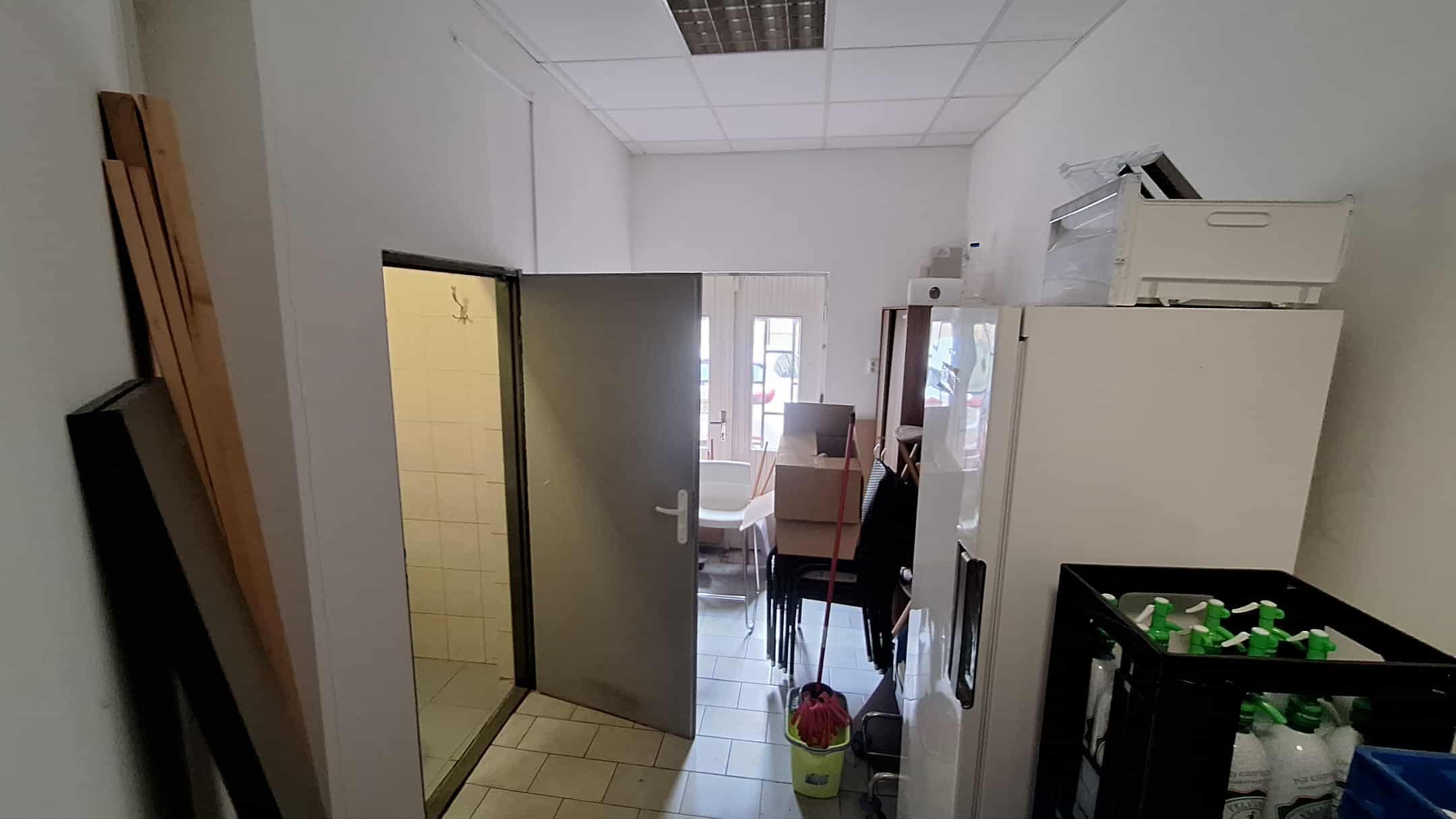 EXKLUZÍVNY PREDAJ - Objekt vhodný na podnikanie, kanceláriu, obchod, kaviareň, reštauráciu v centre Komárna DOHODA MOŽNÁ! – fotografia 7