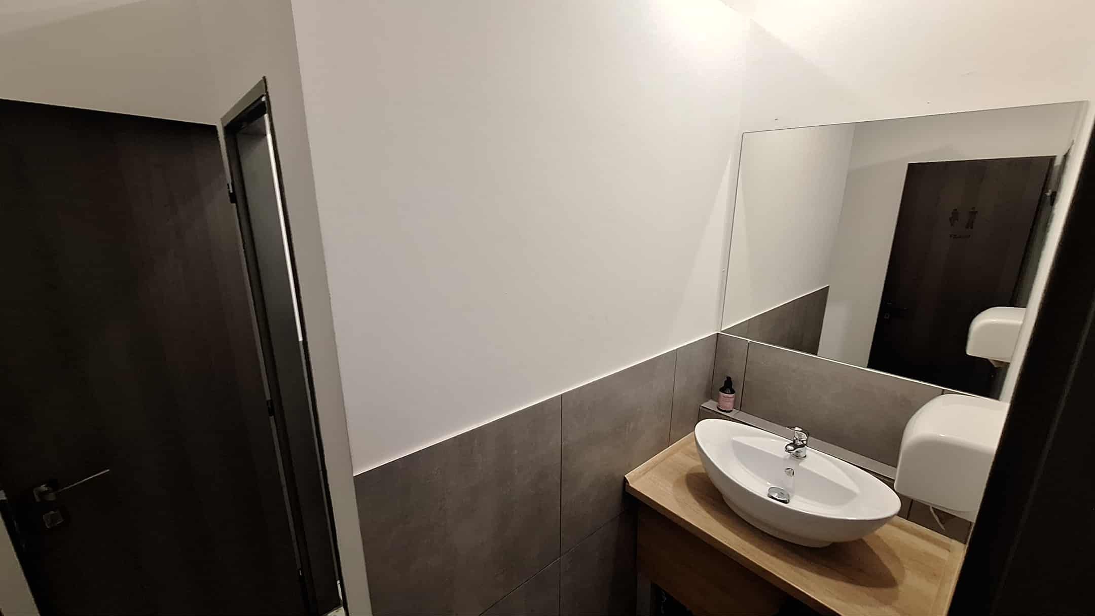 EXKLUZÍVNY PREDAJ - Objekt vhodný na podnikanie, kanceláriu, obchod, kaviareň, reštauráciu v centre Komárna DOHODA MOŽNÁ! – fotografia 8