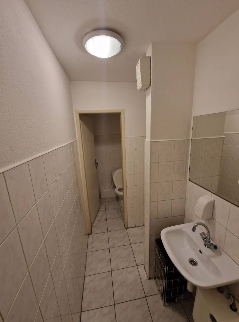 PRENÁJOM - priestor v centre Komárna na NÁDVORÍ EURÓPY – fotografia 8