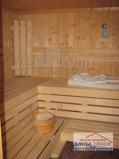 Veľký dvojgeneračný RD pri kúpelnom meste Štúrovo – fotografia 8