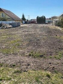 Na predaj stavebný pozemok o rozlohe 1051m2 v SURANOCH. – fotografia 1