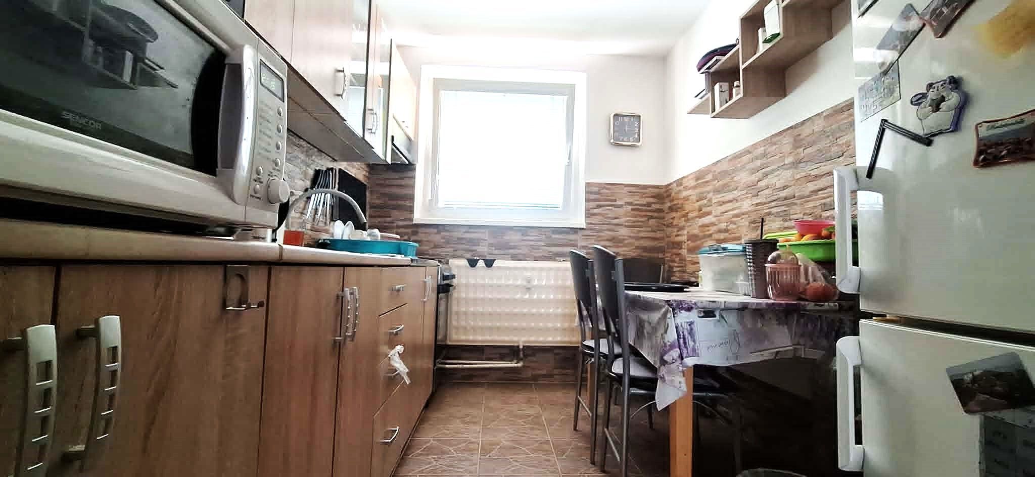PREDAJ/VÝMENA ZA DOM - 3 izbový byt s loggiou po kompletnej rekonštrukcií na VII. sídlisku v Komárne – fotografia 2