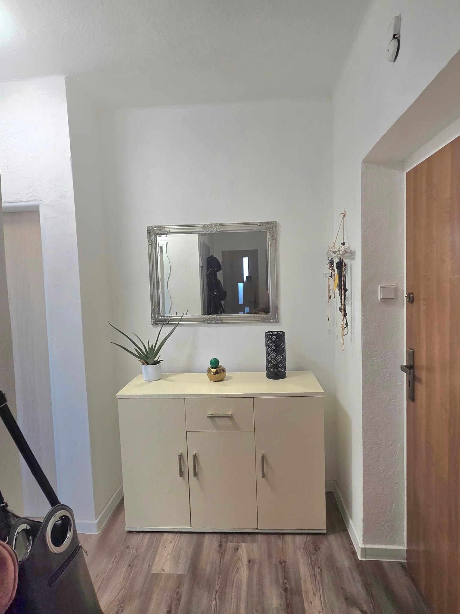 Predáme 3-izbový byt s 2 balkónmi  + GARÁŽ  + ZÁHRADKA s altánkom v obci Jasová. – fotografia 8