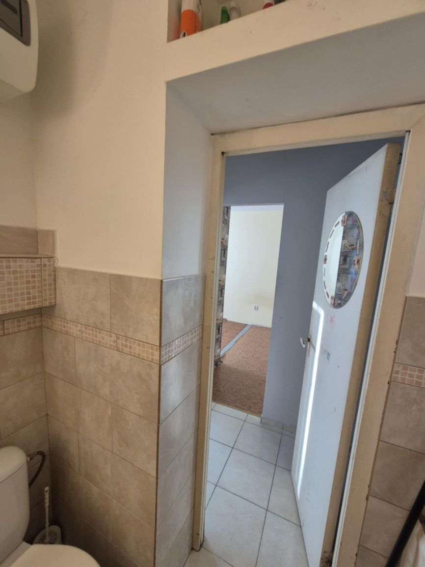 PREDAJ - čiastočne prerobený 1 izbový byt v Komárne – fotografia 8