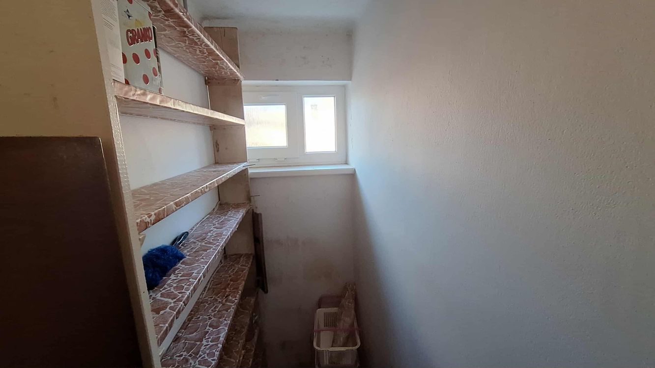 EXKLUZÍVNY PREDAJ - čiastočne prerobený 3 Izbový prízemný rodinný dom v Komárne DOHODA MOŽNÁ! – fotografia 7