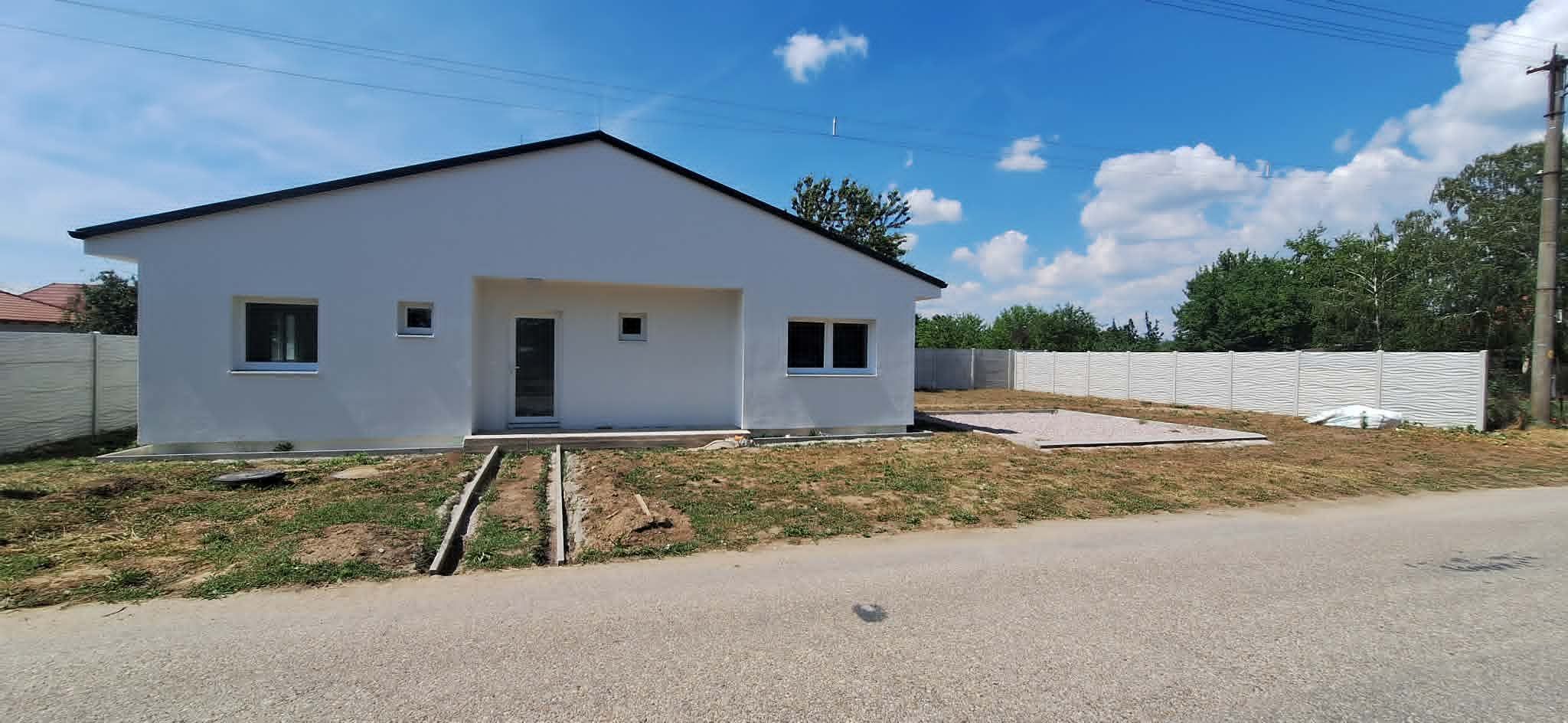 PREDAJ - 4 izbový rodinný dom typu bungalov v Marcelovej NOVOSTAVBA PRED KOLAUDÁIOU! – fotografia 1