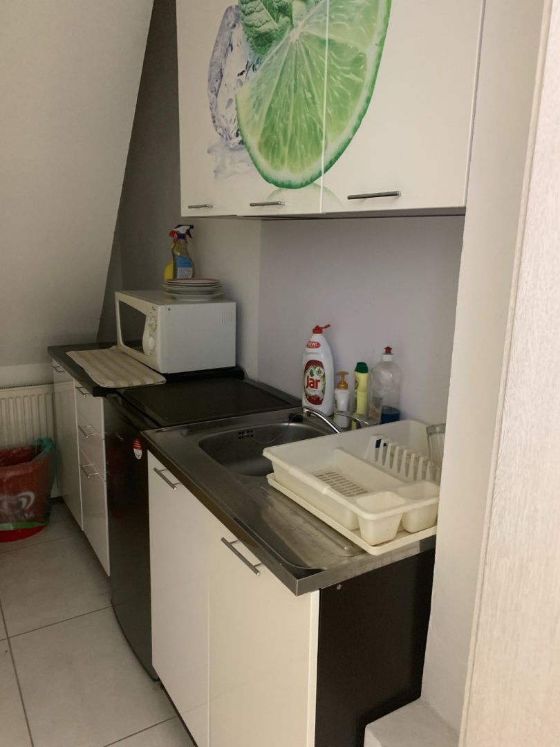 Kancelárske priestory  s veľkým parkoviskom do prenájmu v Nových Zámkoch. – fotografia 3