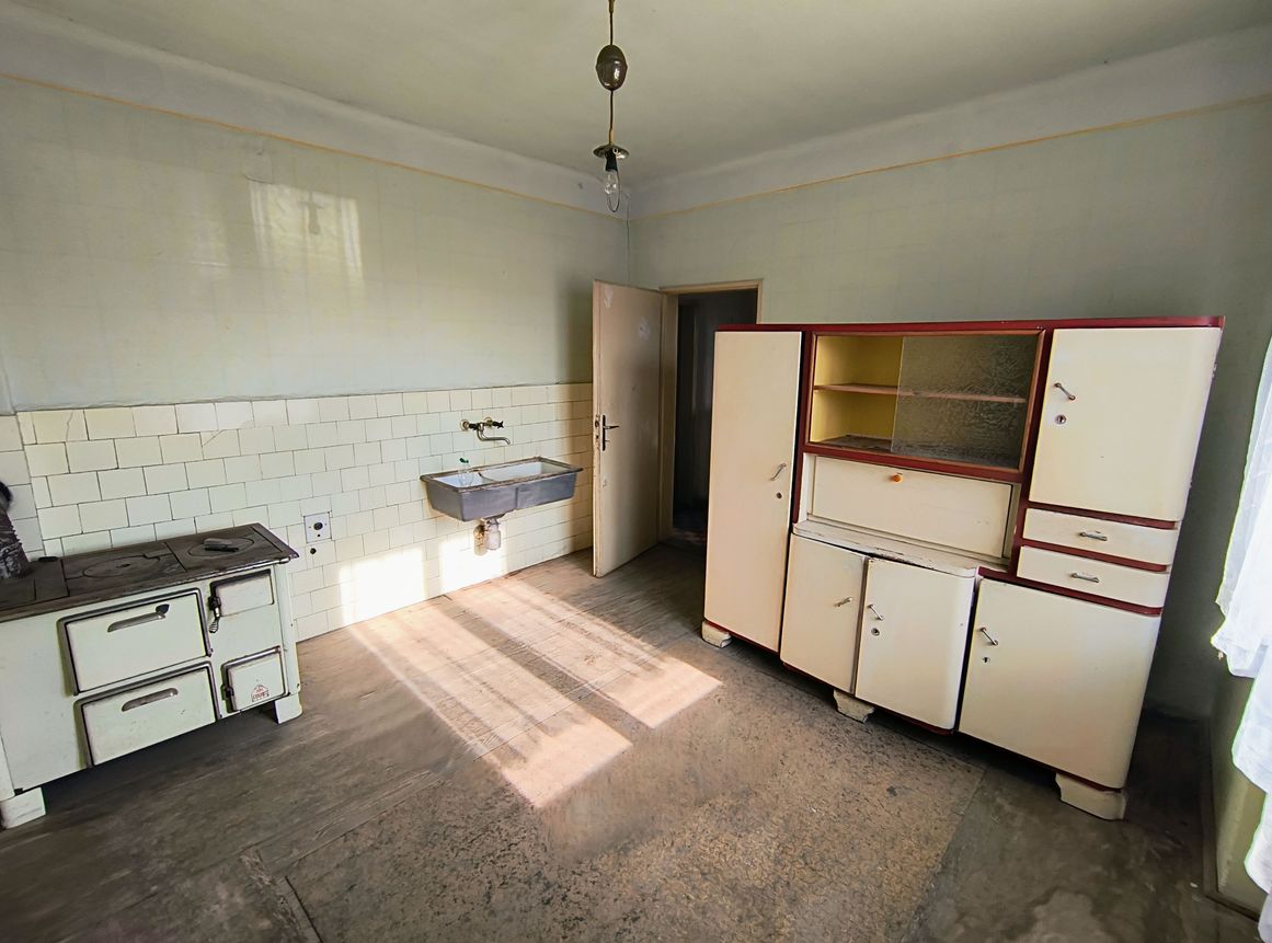 Veľký 4-izbový dom v obci Kamenín ZNÍŽENÁ CENA!!!! – fotografia 6