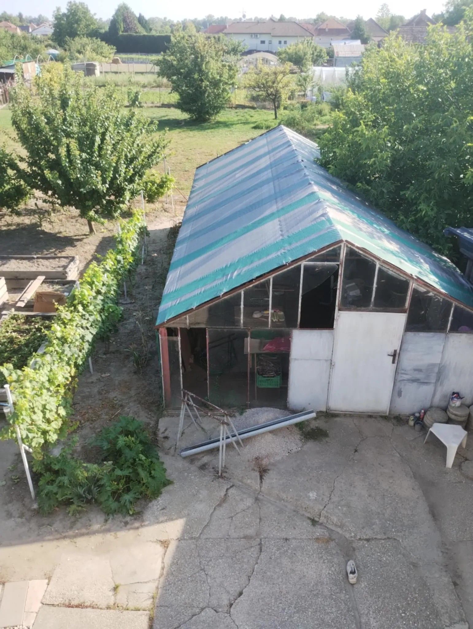 PREDAJ - Čiastočne prerobený 5 izbový poschodový rodinný dom so záhradou a garážou v obci IŽA – fotografia 3
