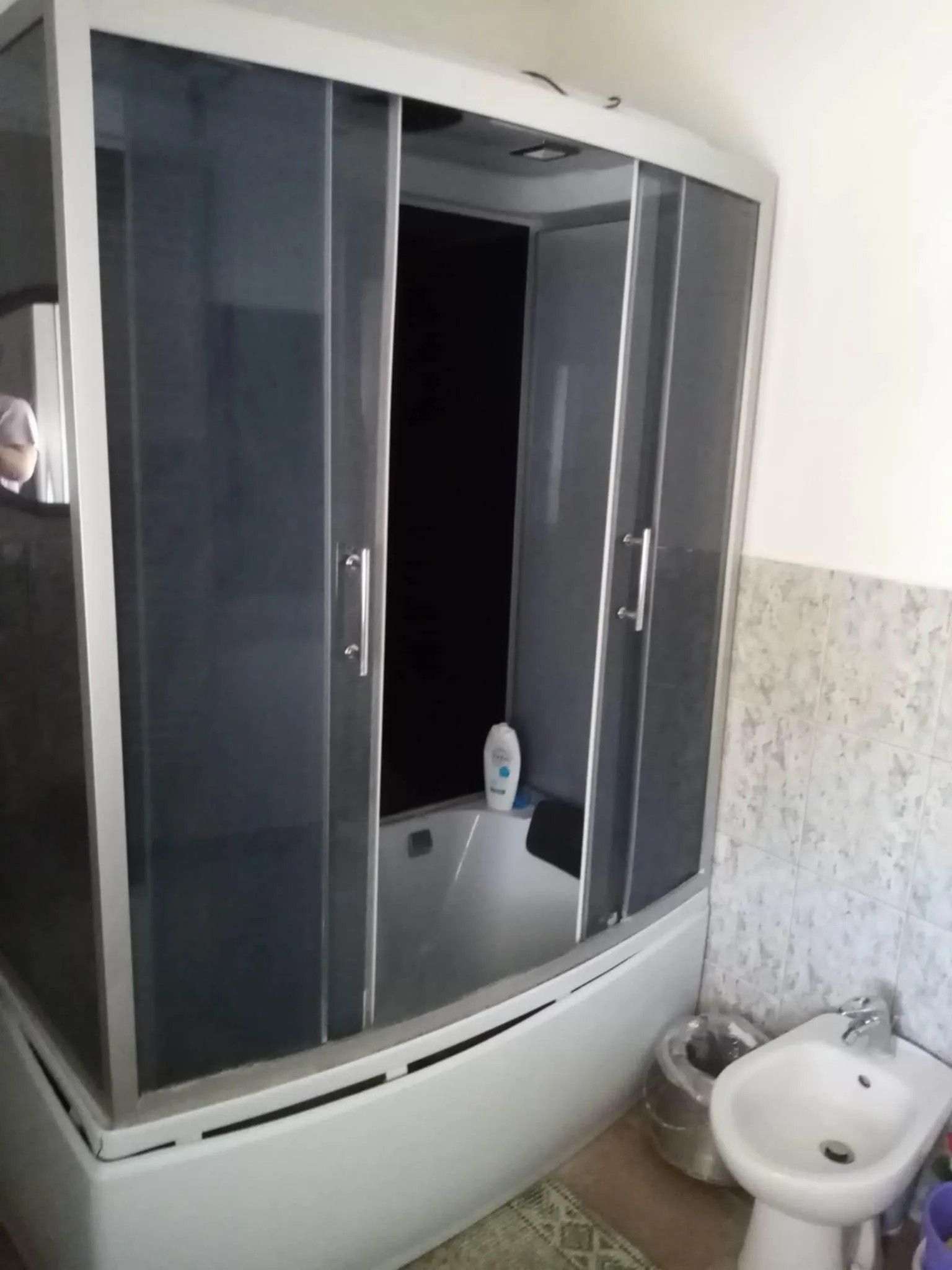 PREDAJ - Čiastočne prerobený 5 izbový poschodový rodinný dom so záhradou a garážou v obci IŽA – fotografia 7