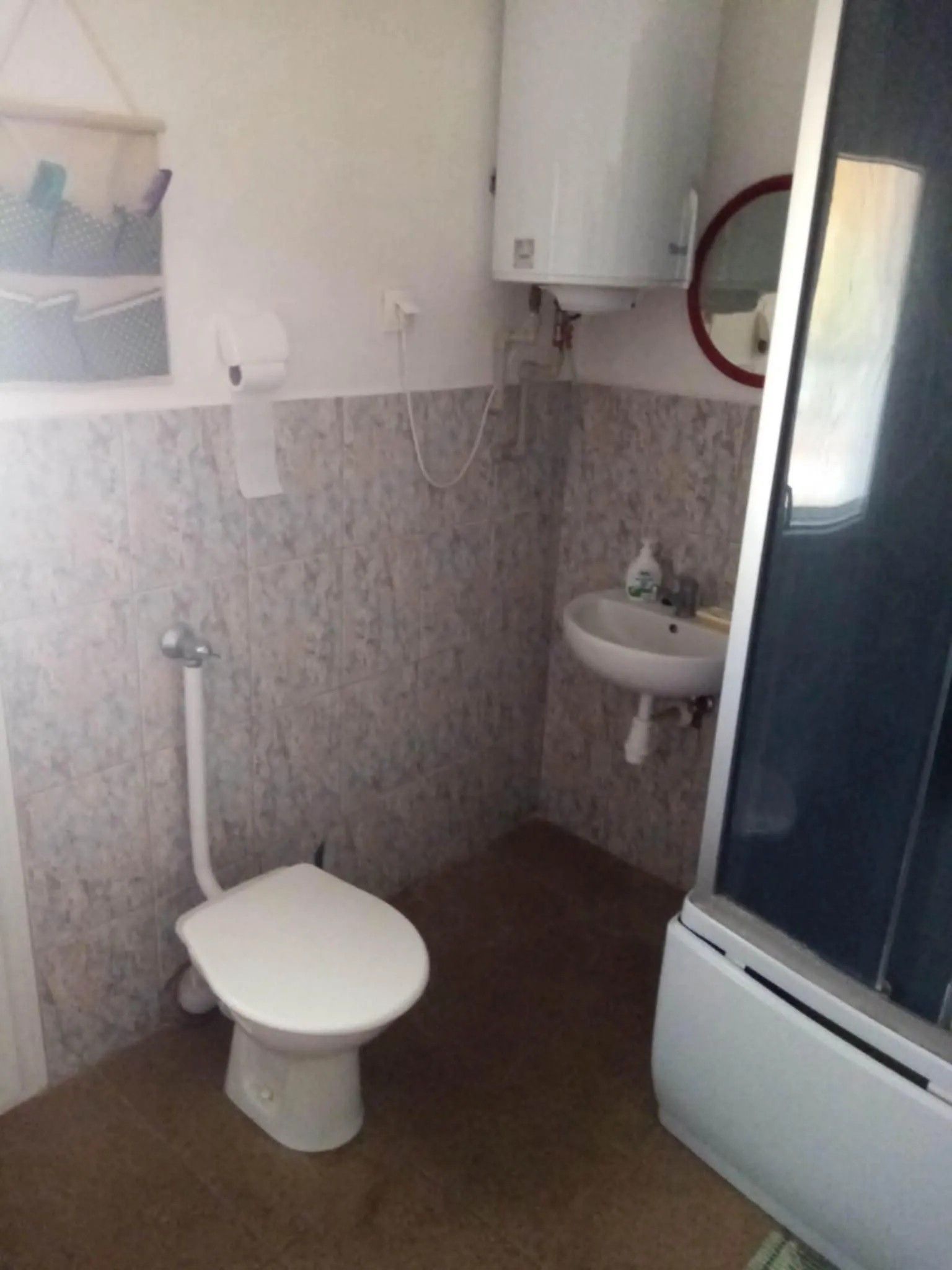 PREDAJ - Čiastočne prerobený 5 izbový poschodový rodinný dom so záhradou a garážou v obci IŽA – fotografia 8