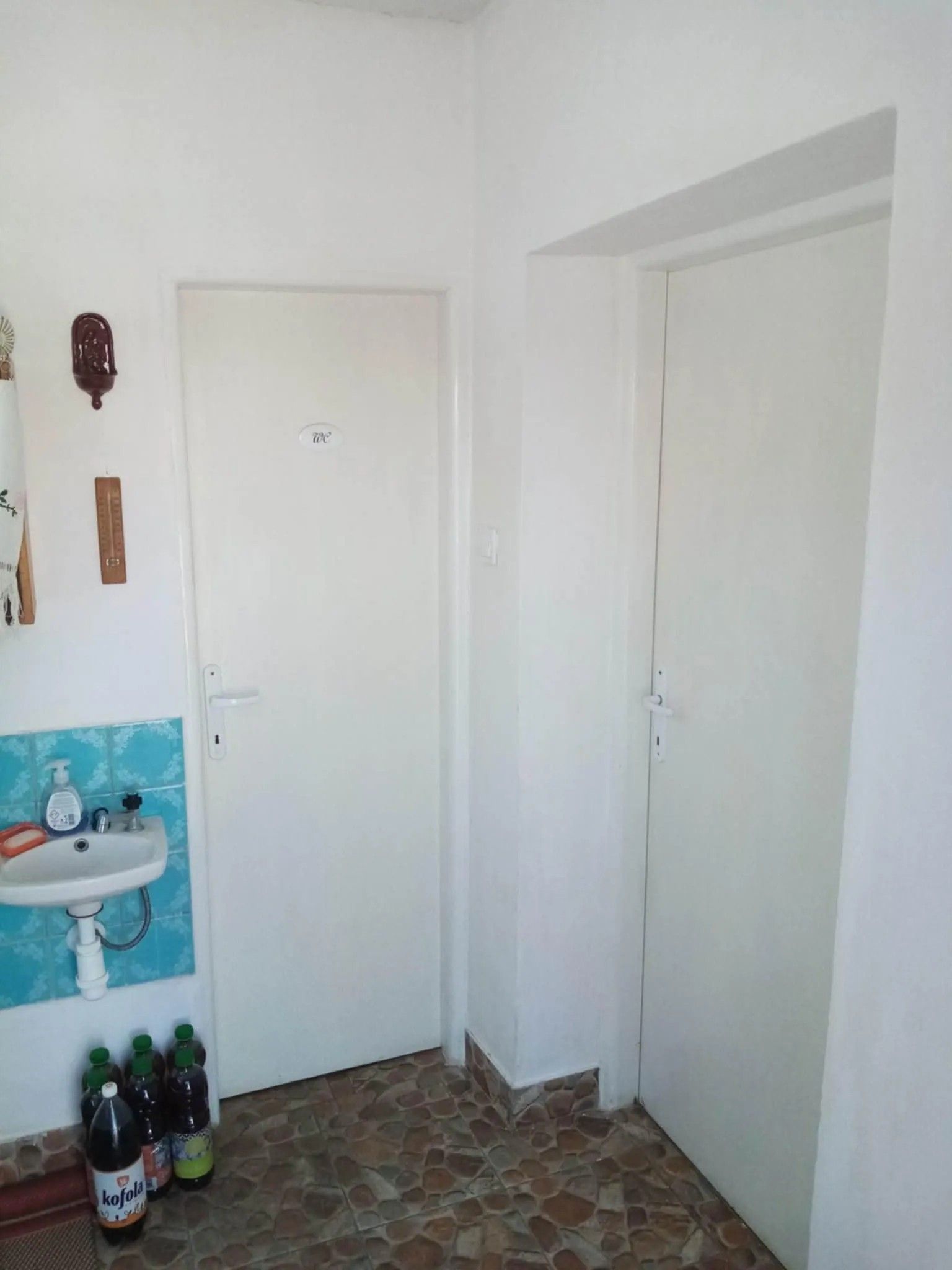 PREDAJ - Čiastočne prerobený 5 izbový poschodový rodinný dom so záhradou a garážou v obci IŽA – fotografia 9