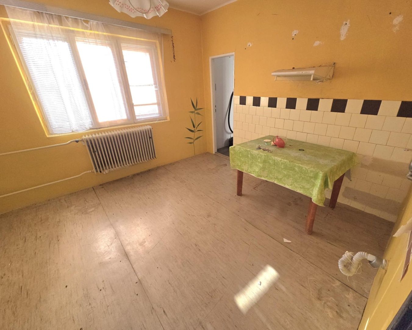PREDAJ poschodový rodinný dom v obci Pastovce s pekným pozemkom. ODPORÚČAME. – fotografia 7