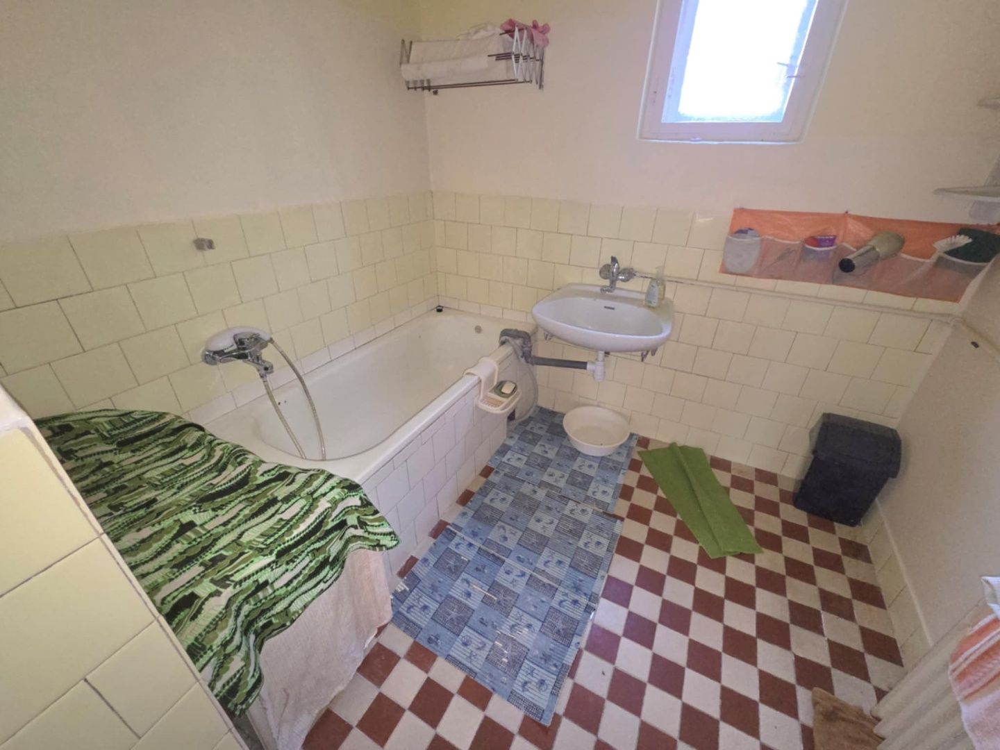 PREDAJ poschodový rodinný dom v obci Pastovce s pekným pozemkom. ODPORÚČAME. – fotografia 8