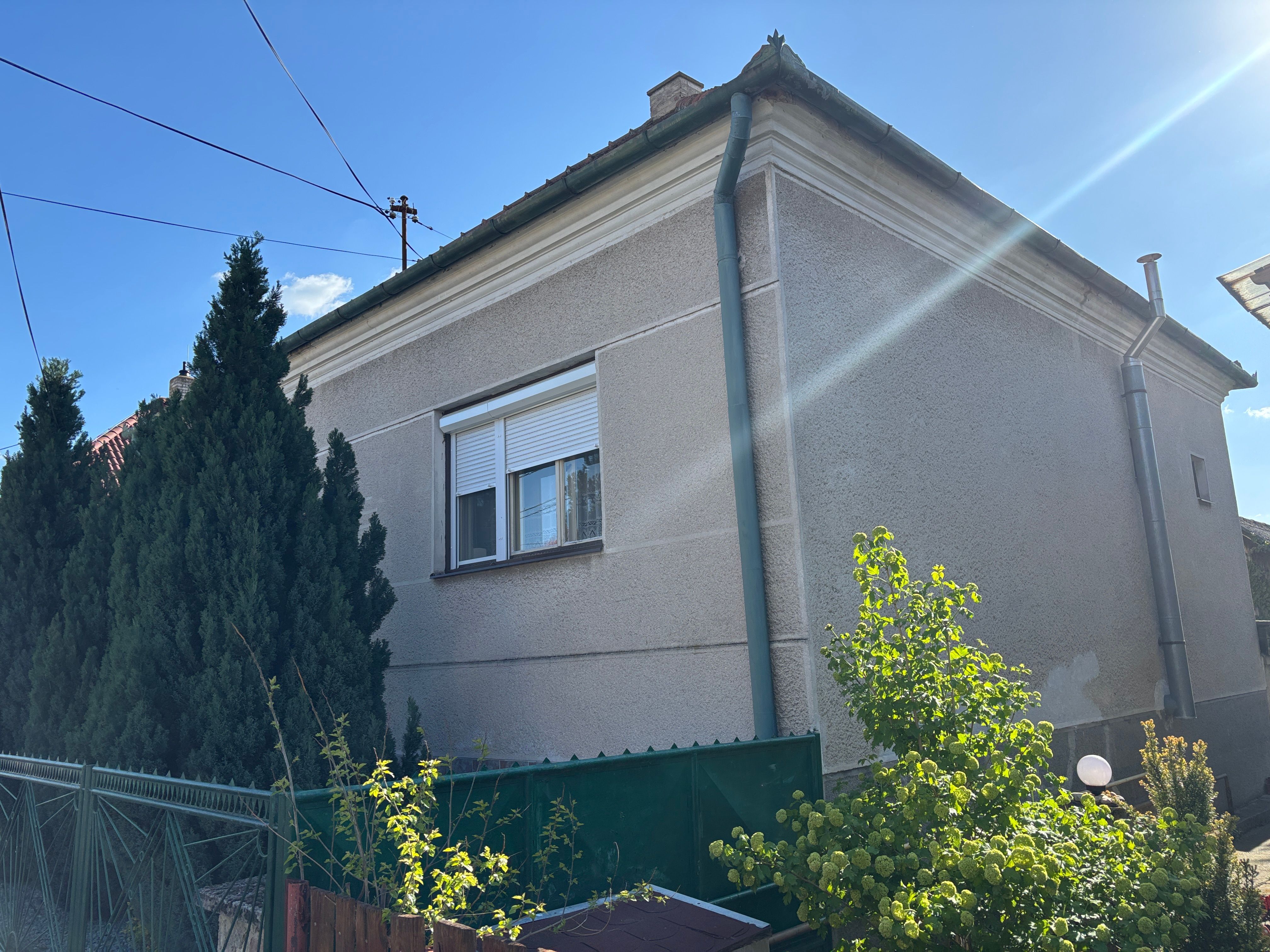 Na predaj rodinný dom v obci Dvory nad Žitavou – fotografia 1