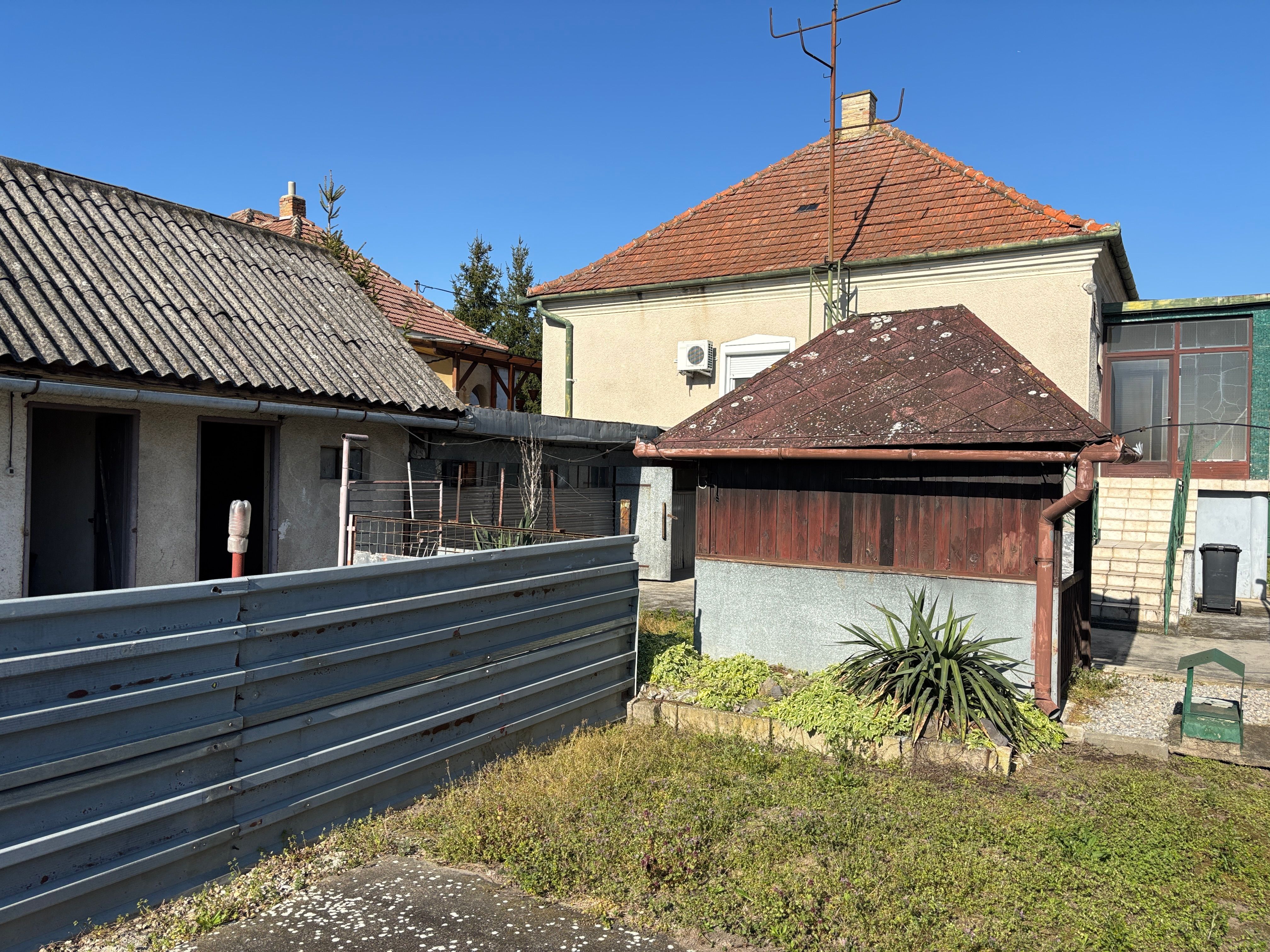 Na predaj rodinný dom v obci Dvory nad Žitavou – fotografia 3