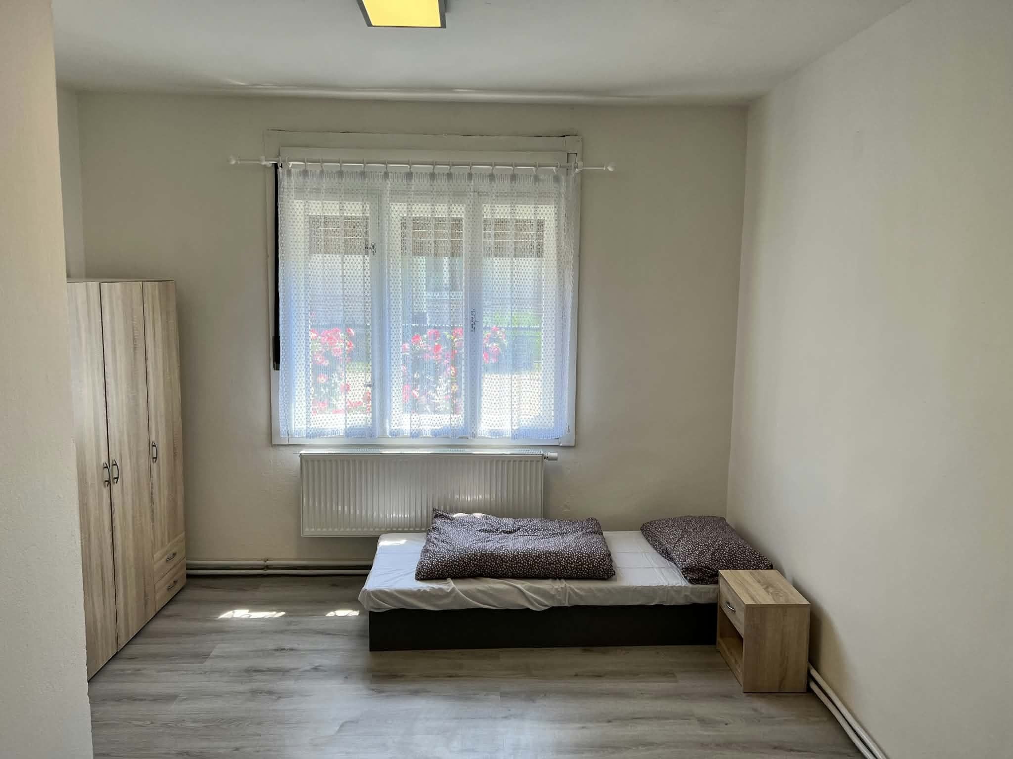 PRENÁJOM RODINNÉHO DOMU – ŠURANY, časť NOVÝ SVET – fotografia 3