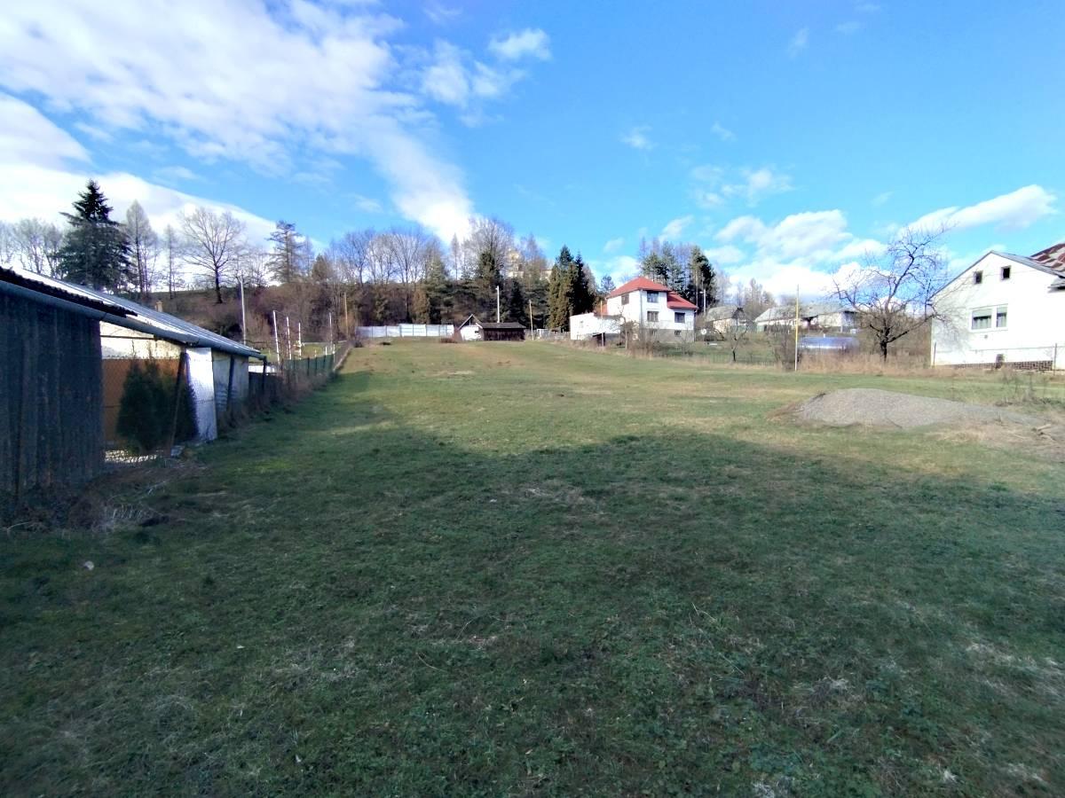 Rodinný dom s 3000 m² pozemkom – Pčoliné – fotografia 3