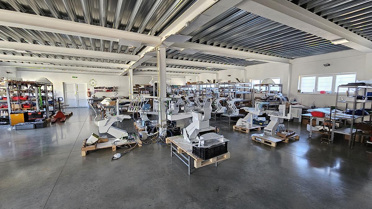 NA PREDAJ: Výrobná hala 769 m2 s veľkorysým pozemkom a TOP prístupom – fotografia 3