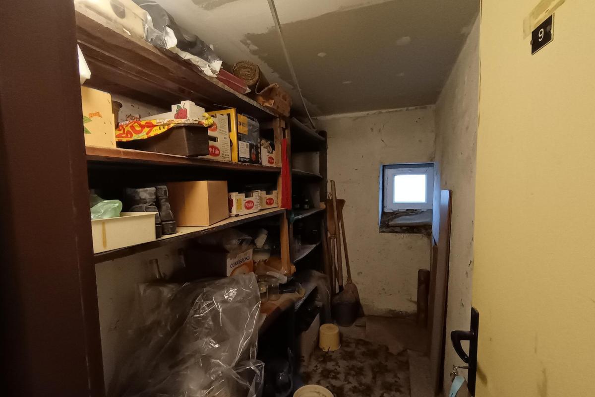 NA PREDAJ: 2-izbový byt s balkónom na Sídlisku I – ideálny na rekonštrukciu – fotografia 10