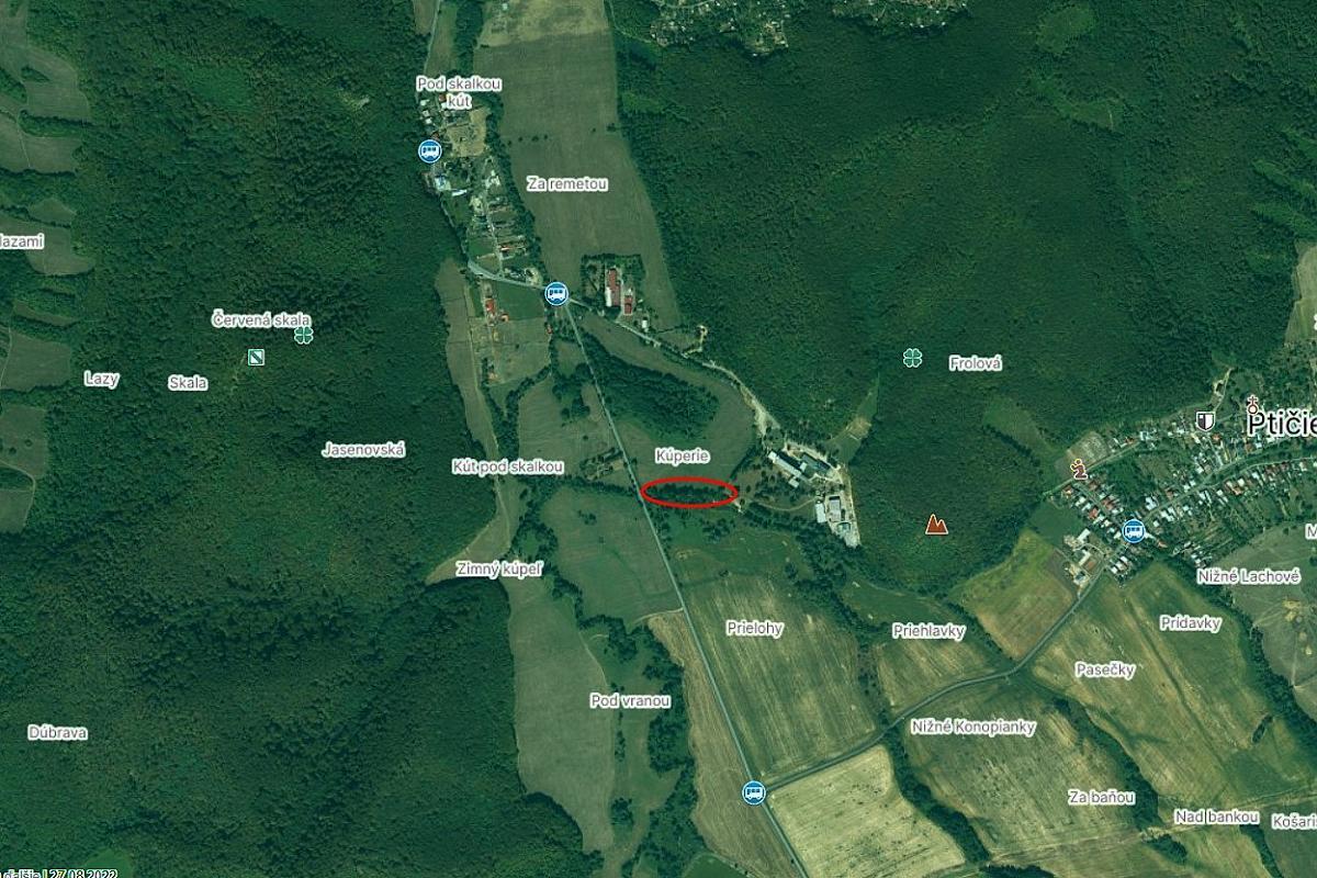 Na predaj: Rozľahlý slnečný pozemok s vlastným potokom len 2 km od Humenného – fotografia 2