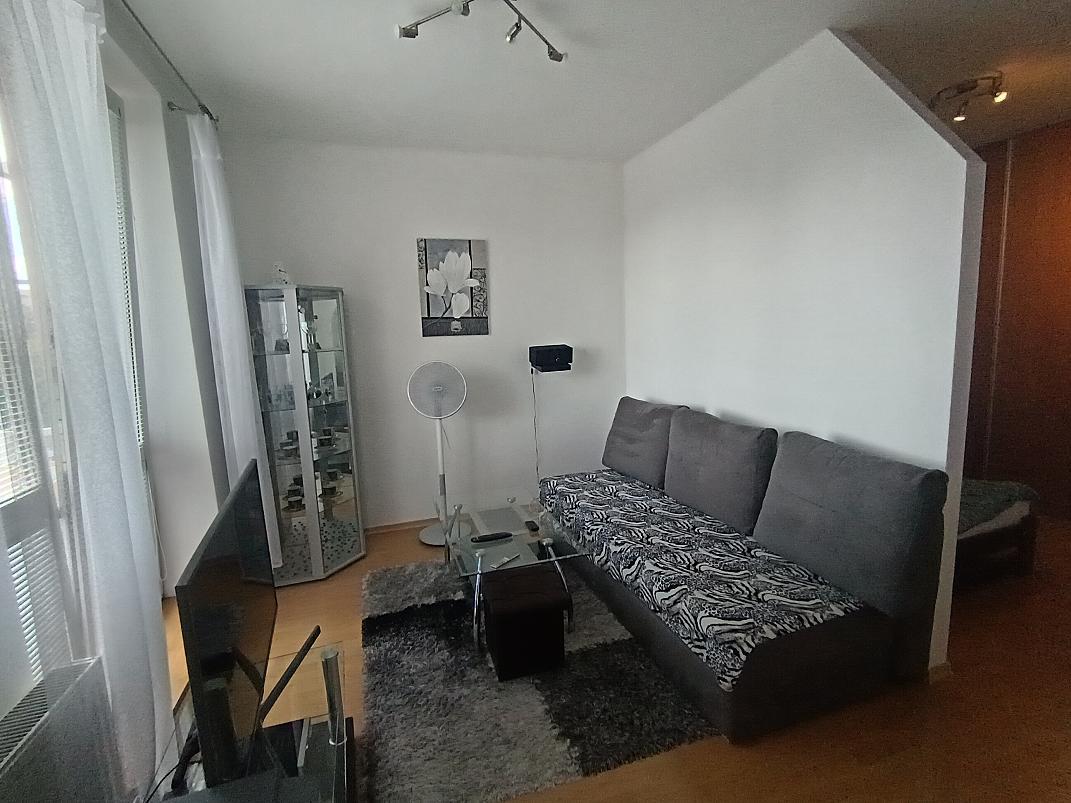 Na predaj štýlový 1-izbový zrekonštruovaný byt v centre – 41 m², balkón – fotografia 2