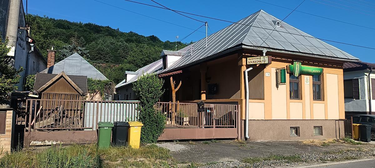 Prevádzkový objekt – hostinec s možnosťou prestavby na rodinný dom, Jasenov pri Humennom – fotografia 1
