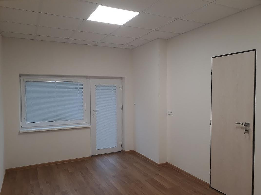 Na prenájom zrekonštruovaná kancelária s vlastným parkovaním – fotografia 2