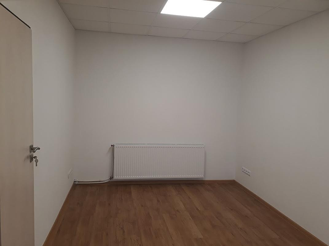 Na prenájom zrekonštruovaná kancelária s vlastným parkovaním – fotografia 3