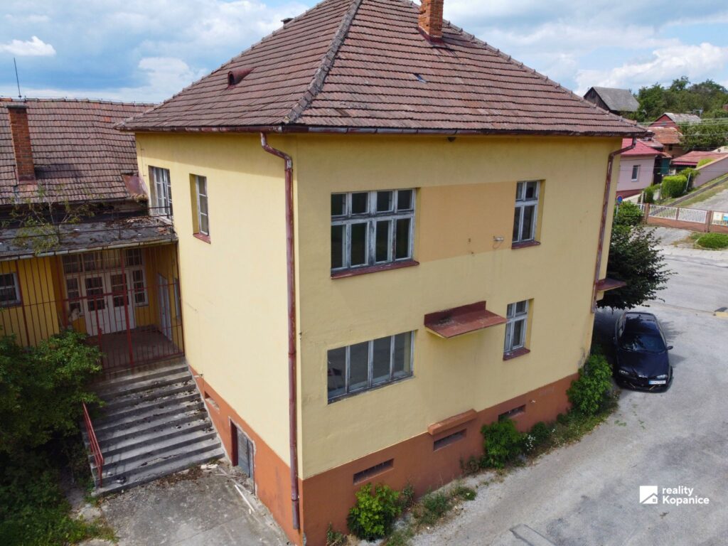 viac funkčná budova na predaj v obci Bukovec pri Myjave – fotografia 1