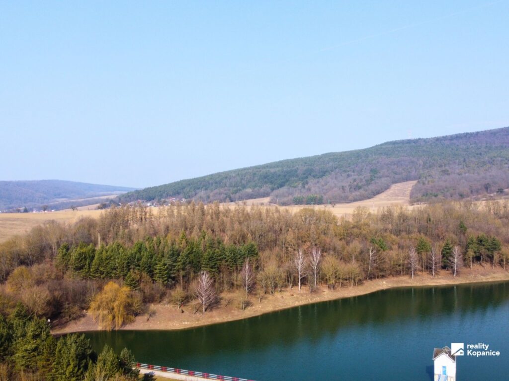pozemok priamo pri priehrade Brezová pod Bradlom – fotografia 2