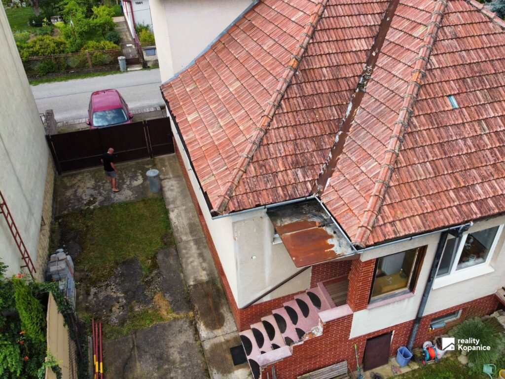 veľký dvojgeneračný rodinný dom Papraď – fotografia 3