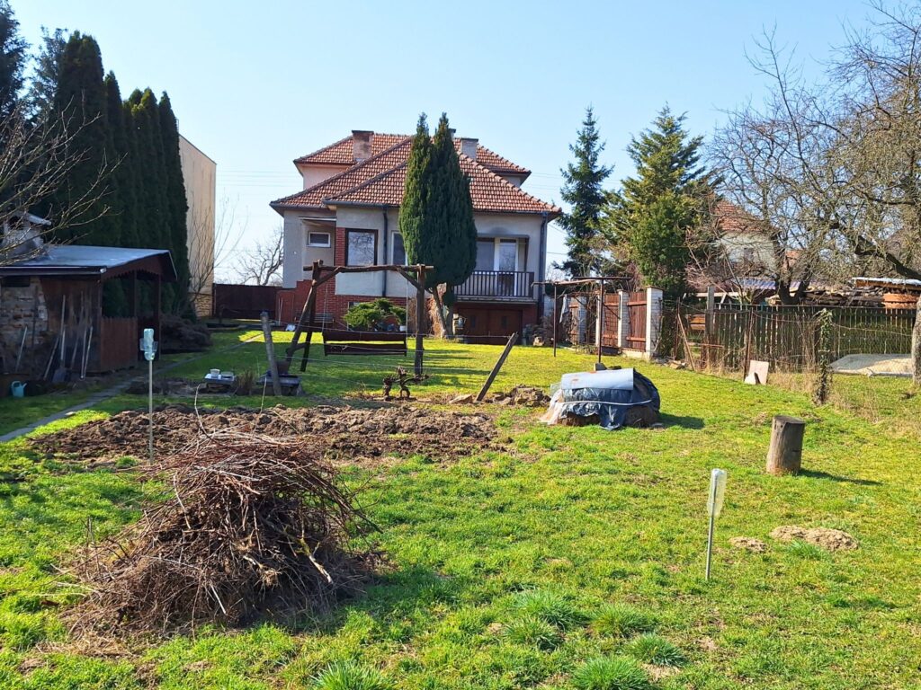 veľký dvojgeneračný rodinný dom Papraď – fotografia 5