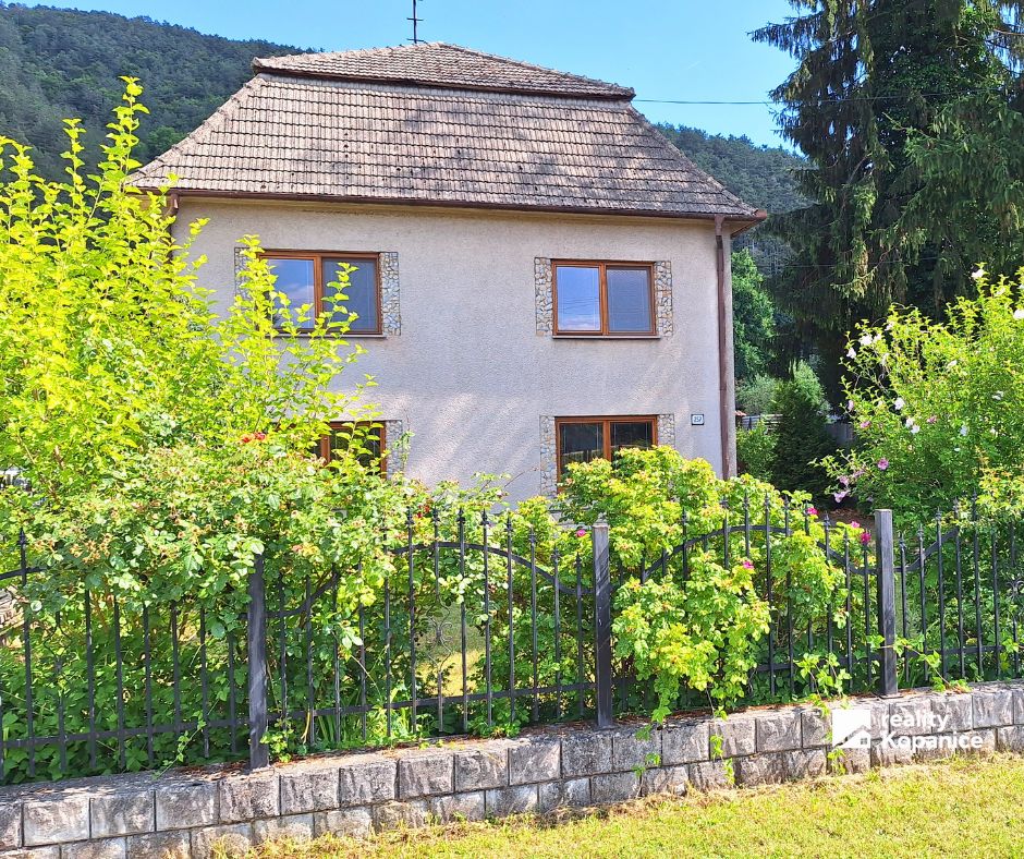 Dvojgeneračný rodinný dom Hrachovište – fotografia 1