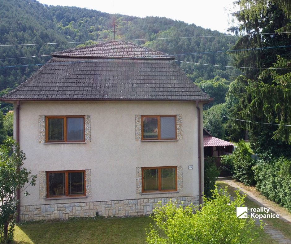 Dvojgeneračný rodinný dom Hrachovište – fotografia 2